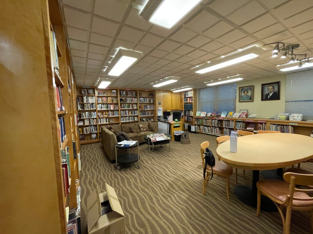 Synagogue library photo #1