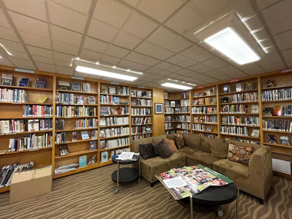 Synagogue library photo #2