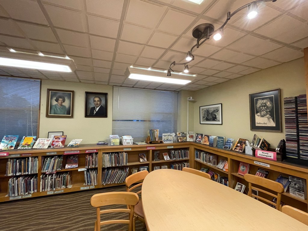Synagogue library photo #3
